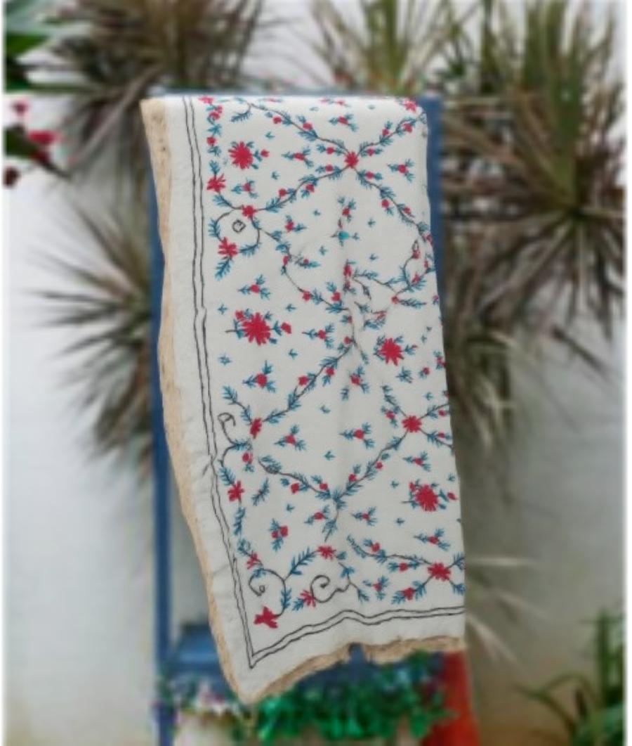 Kashmiri Stitch with red colour thread Beige saree - Image 4