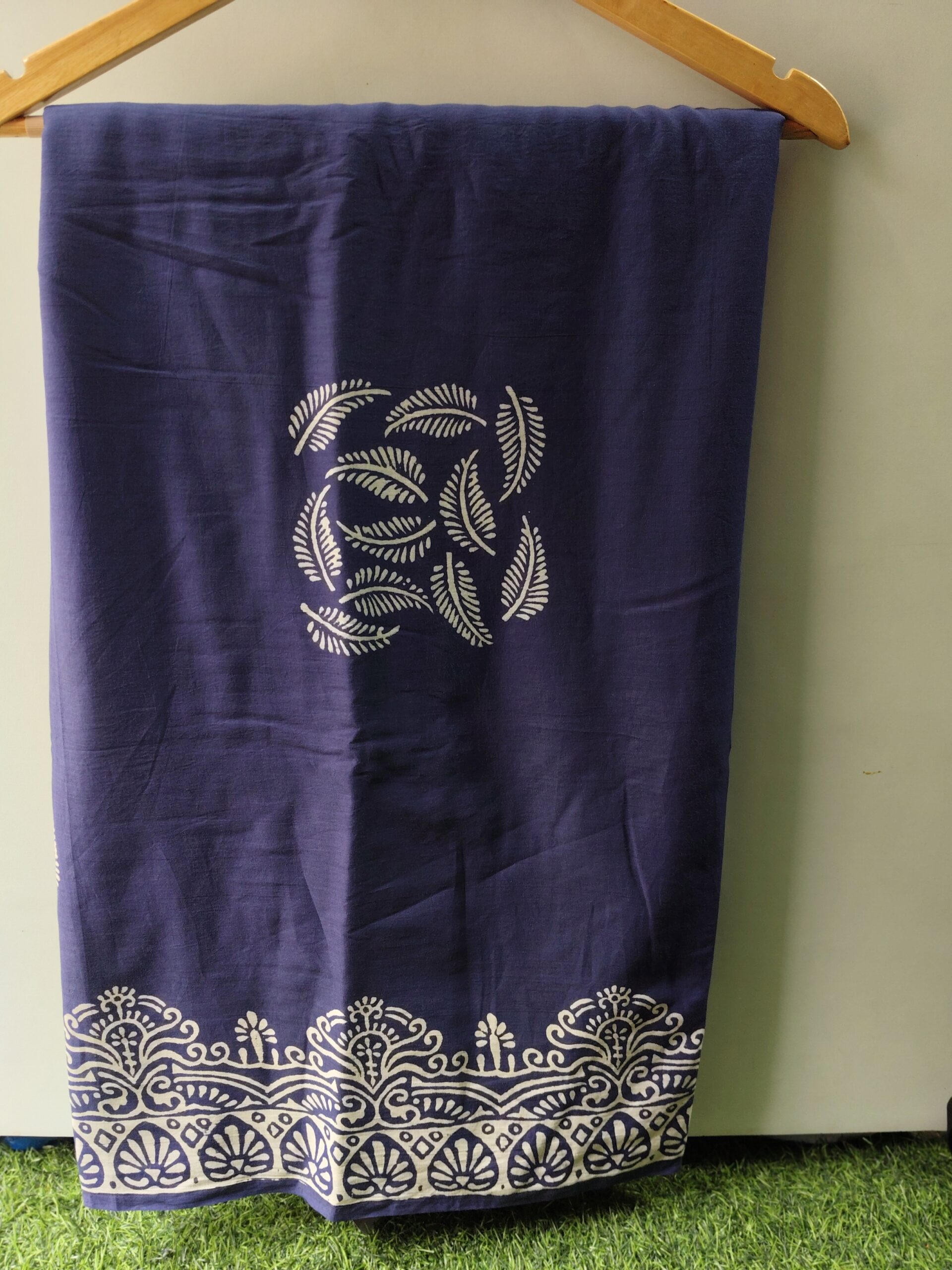 Cotton Saree Black and Voilet colour with Alpana block print - Image 4
