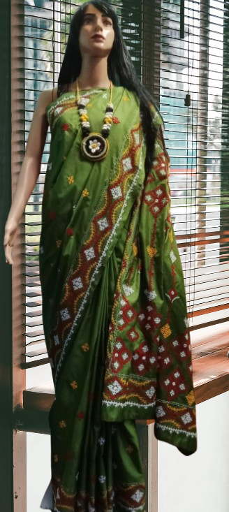 Mirror Gurjari Kaj Green Saree - Image 9